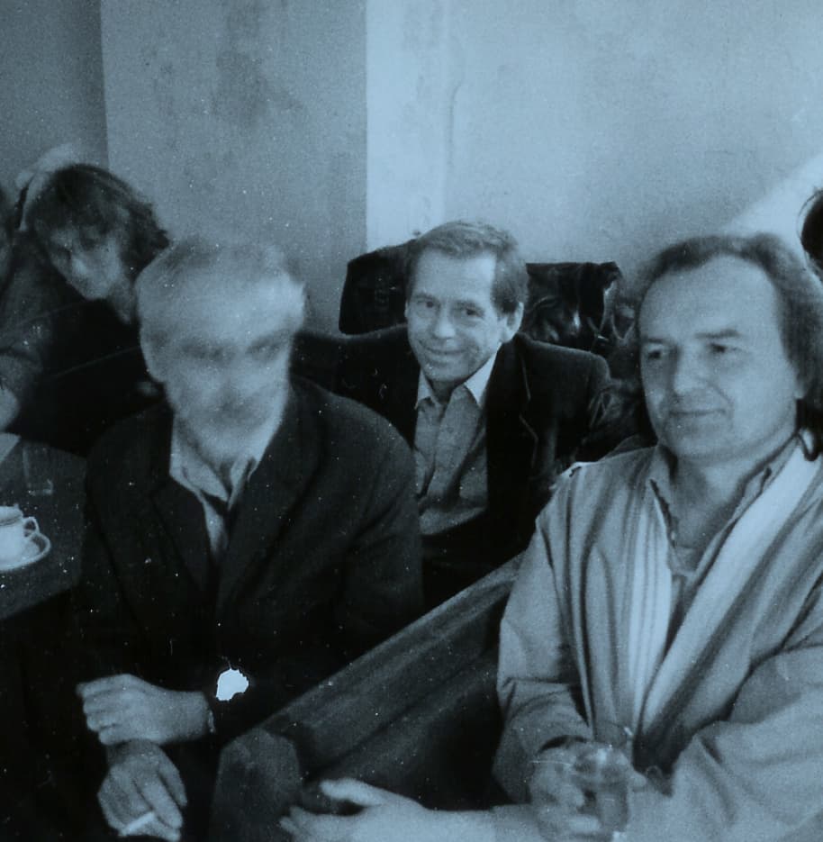 Dobová fotografie z vinárny U Rarášků
